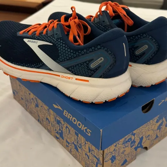 Brooks running shoes. Men’s size 10. Good Cond. incl box. Blue - orange.