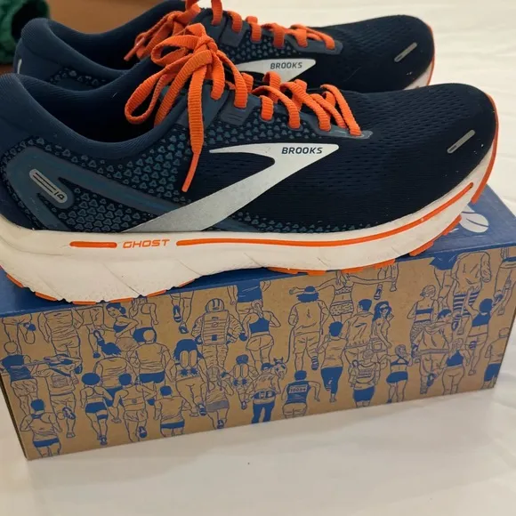 Brooks running shoes. Men’s size 10. Good Cond. incl box. Blue - orange.