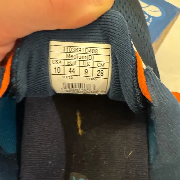 Brooks running shoes. Men’s size 10. Good Cond. incl box. Blue - orange.