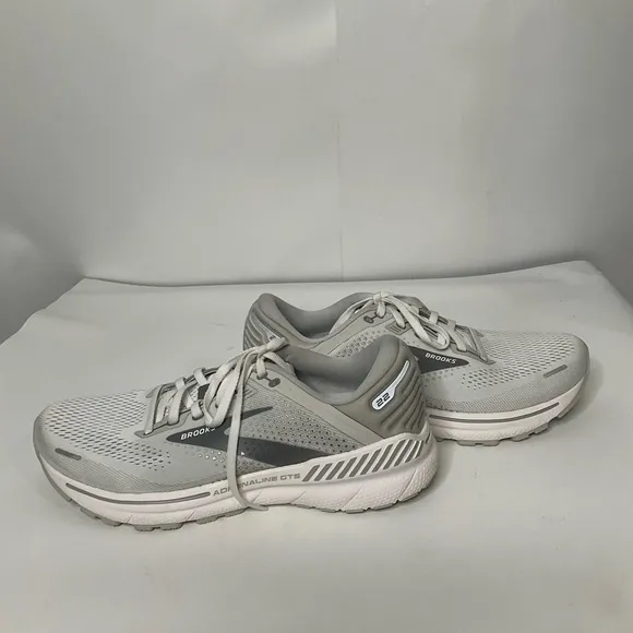 Brooks Women’s Adrenaline GTS 22 Running Road White Silver Tennis Shoes; Sz 11B