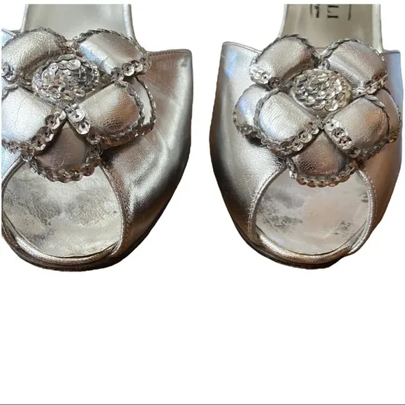 Bruno Magli Leather Sandals Size 10AAA Silver Floral