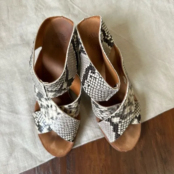 BUTTERO Slip On Open Toe Wedge Sandals in Leather Snakeskin