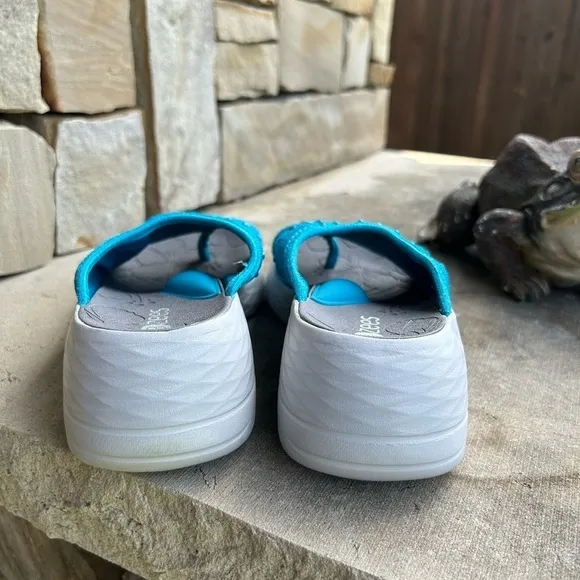 BZees Jellybean slip on thong teal summer sandals NWOB Sz-7M. B