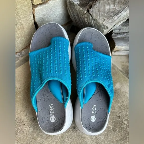 BZees Jellybean slip on thong teal summer sandals NWOB Sz-7M. B