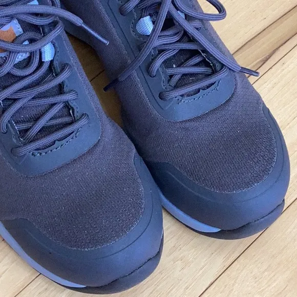 Carhartt women’s force EH Nano toe work shoes. Size 8 charcoal gray/powder blue