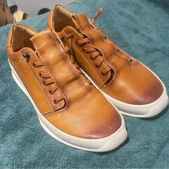 Carrucci Genuine Calf Skin Slip on Sneakers Cognac Size 9.5