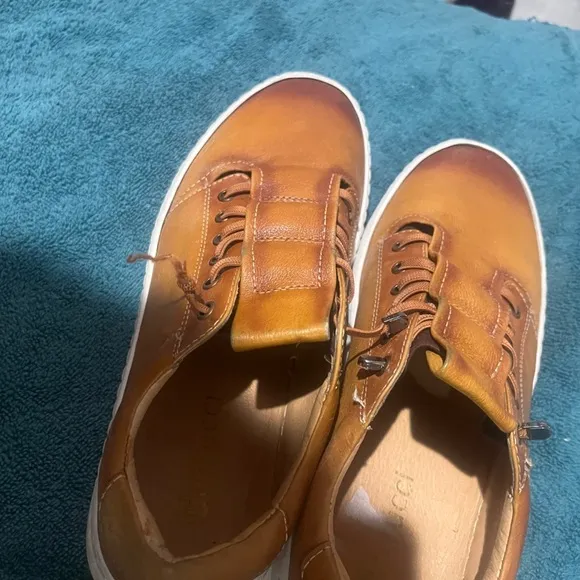 Carrucci Genuine Calf Skin Slip on Sneakers Cognac Size 9.5
