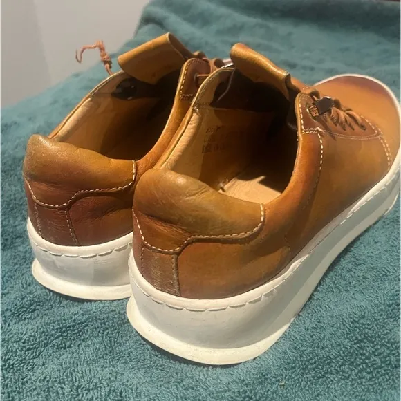 Carrucci Genuine Calf Skin Slip on Sneakers Cognac Size 9.5