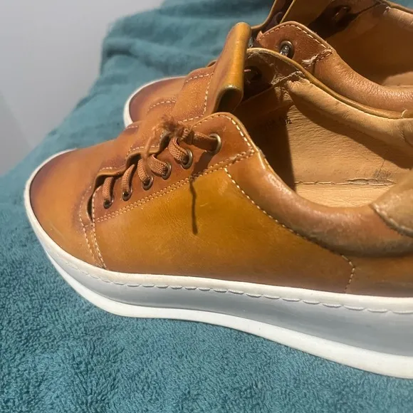 Carrucci Genuine Calf Skin Slip on Sneakers Cognac Size 9.5