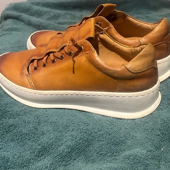 Carrucci Genuine Calf Skin Slip on Sneakers Cognac Size 9.5