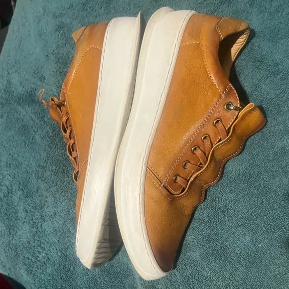 Carrucci Genuine Calf Skin Slip on Sneakers Cognac Size 9.5