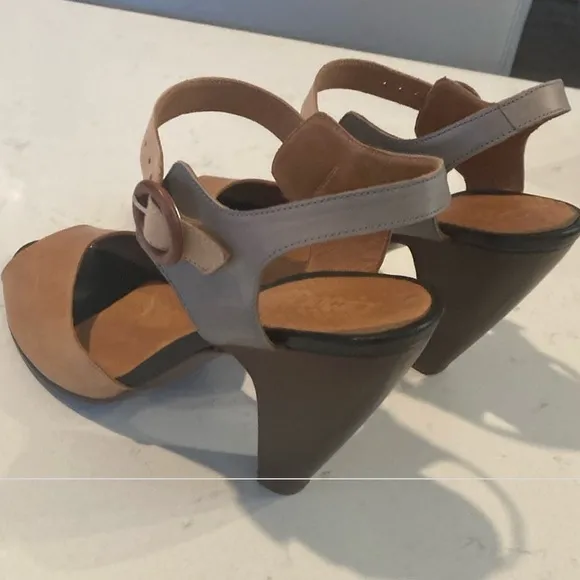 Chim Mihara two toned tan leather ankle strap peep toe dance heels size 8