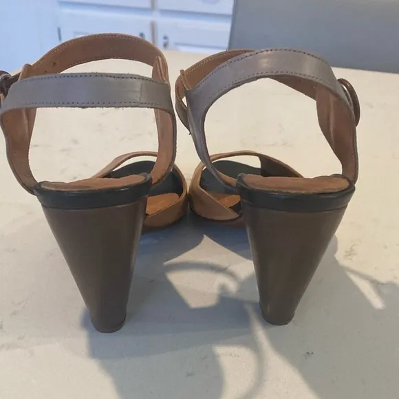 Chim Mihara two toned tan leather ankle strap peep toe dance heels size 8
