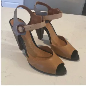 Chim Mihara two toned tan leather ankle strap peep toe dance heels size 8
