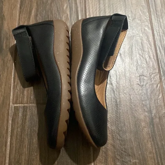 Clarks Mary Jane style round toe shoes