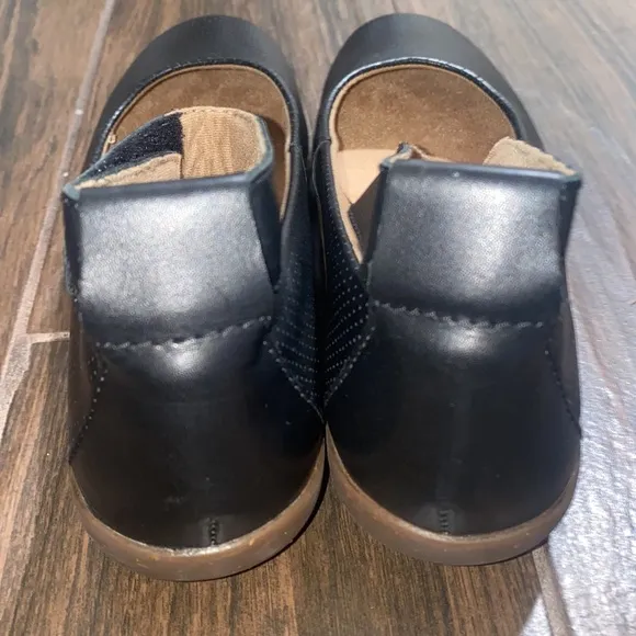 Clarks Mary Jane style round toe shoes