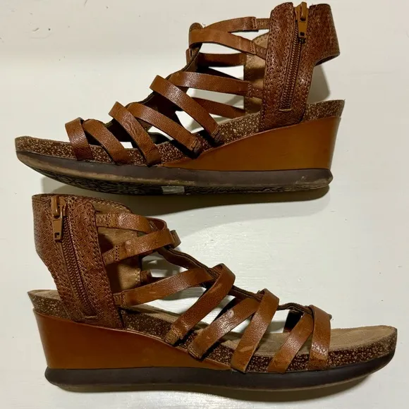 Cobb Hill Shona Tstrap BROWN Wedge Sandal