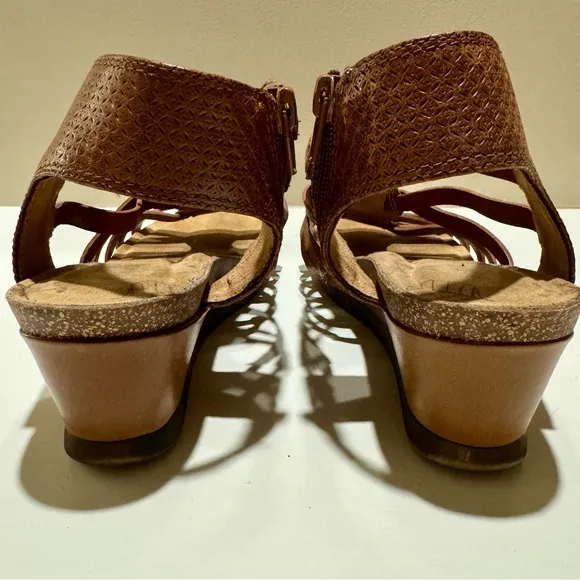 Cobb Hill Shona Tstrap BROWN Wedge Sandal