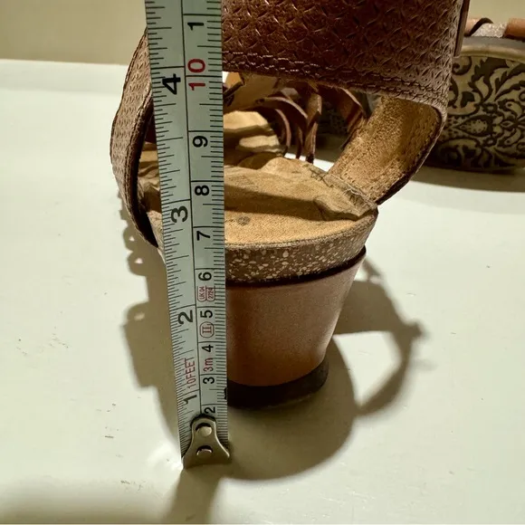 Cobb Hill Shona Tstrap BROWN Wedge Sandal