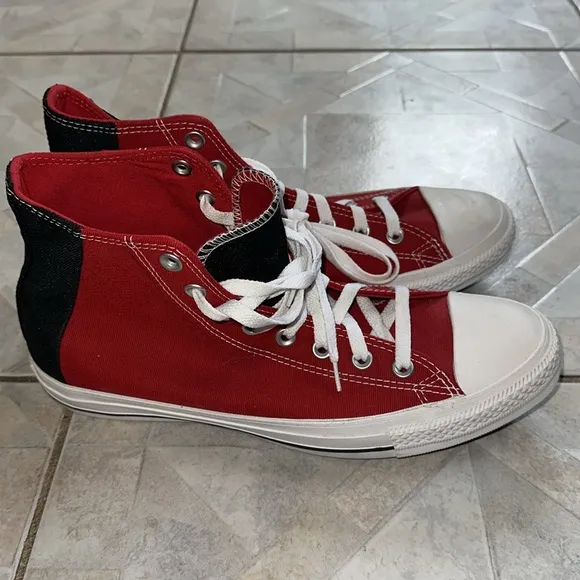 Converse all star Chuck Taylor red&amp; black high tops Size size 9.5