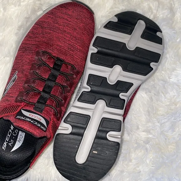 COPY - Sketches a cool arch fit sneakers men’s 9.5