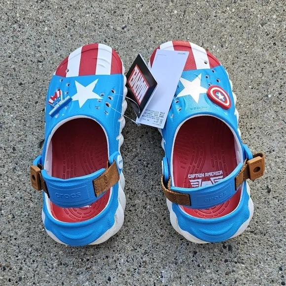 Crocs Captain America sandals youth boys size J4