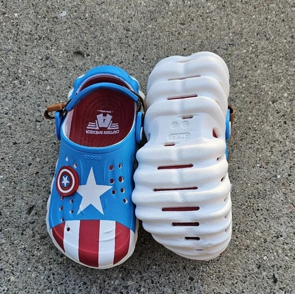 Crocs Captain America sandals youth boys size J4