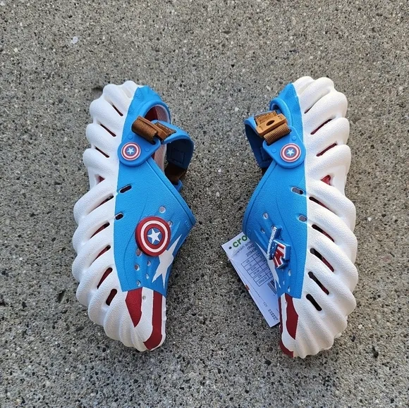 Crocs Captain America sandals youth boys size J4