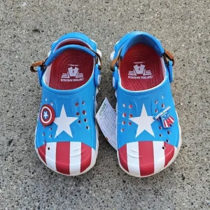 Crocs Captain America sandals youth boys size J4