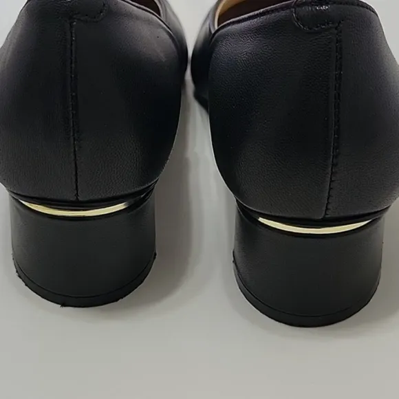 Daks Heels