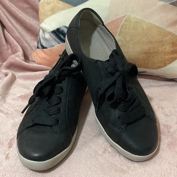 Dansko Orli Sneaker Black Textured Nubuck Sneakers size 39 size 8.5