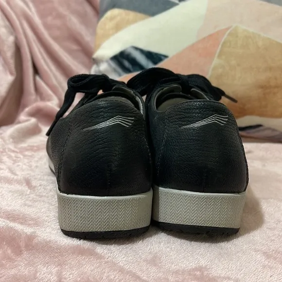 Dansko Orli Sneaker Black Textured Nubuck Sneakers size 39 size 8.5