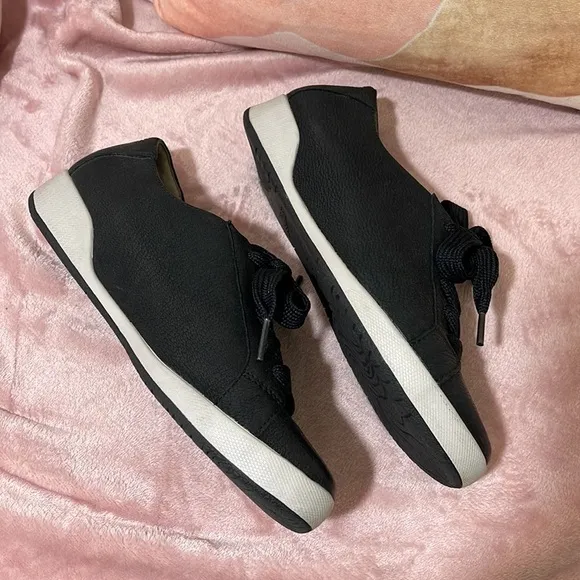 Dansko Orli Sneaker Black Textured Nubuck Sneakers size 39 size 8.5