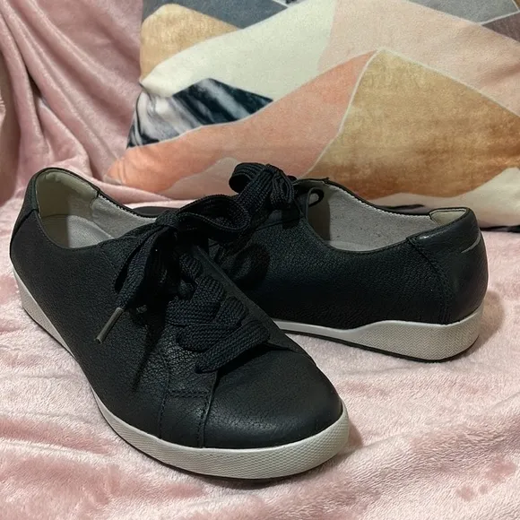 Dansko Orli Sneaker Black Textured Nubuck Sneakers size 39 size 8.5