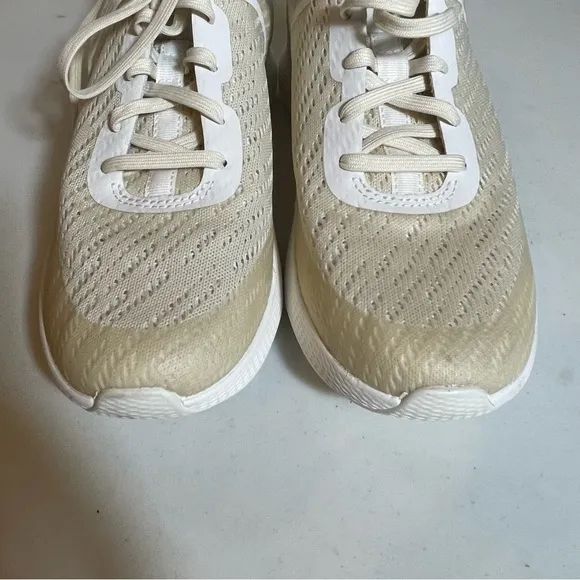 Dansko Sky Ivory Mesh lace up sneakers EU 39 like new condition