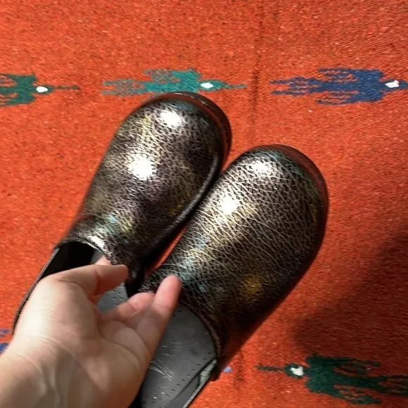 Dansko Snake Skin Black Metallic Womens Size 10.5-11 (41)‎ Clogs Slip On Shoes