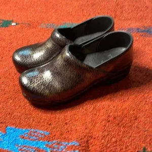 Dansko Snake Skin Black Metallic Womens Size 10.5-11 (41)‎ Clogs Slip On Shoes