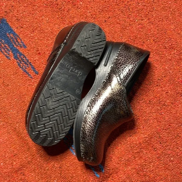 Dansko Snake Skin Black Metallic Womens Size 10.5-11 (41)‎ Clogs Slip On Shoes