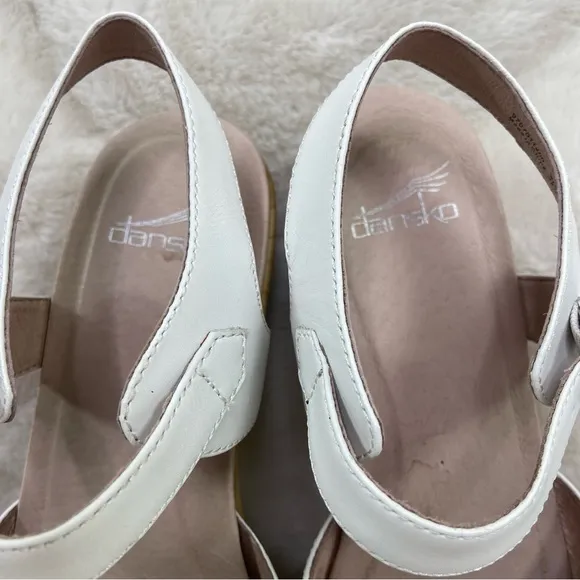 Dansko White June Leather Sandal size 39/8.5/9.