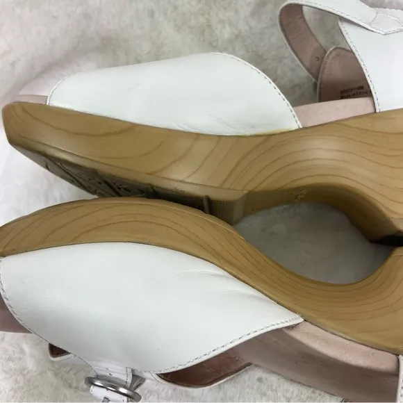 Dansko White June Leather Sandal size 39/8.5/9.
