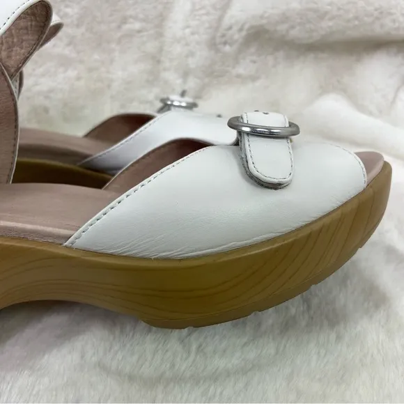 Dansko White June Leather Sandal size 39/8.5/9.