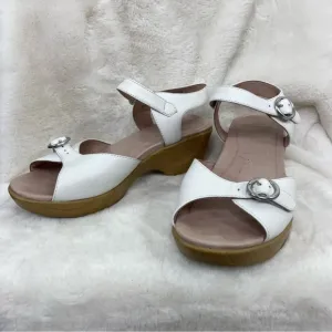 Dansko White June Leather Sandal size 39/8.5/9.