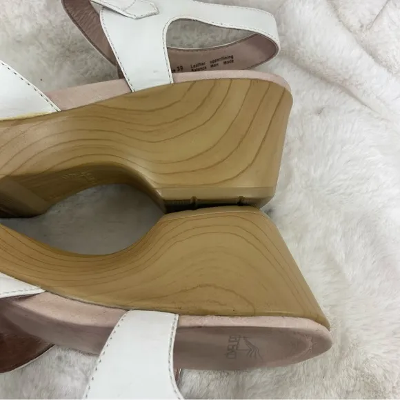Dansko White June Leather Sandal size 39/8.5/9.