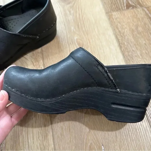 Dansko Women’s Professional Black Oiled Clog Shoes Size EU37/ US 7 GUC