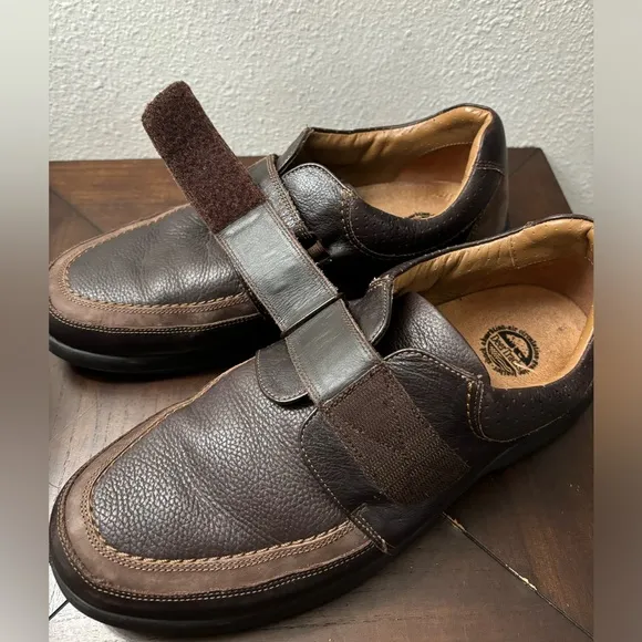 Deer tracks Men's 12‎ / 4E Brown Leather Slip On Casual Dress Comfort Shoes 2002