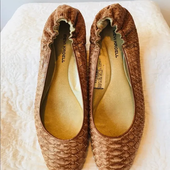DEVI KROELL**Flat Python Beige Flat Shoes