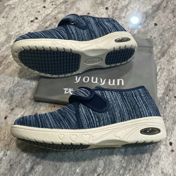 Diabetic shoes Velcro wide tongue
