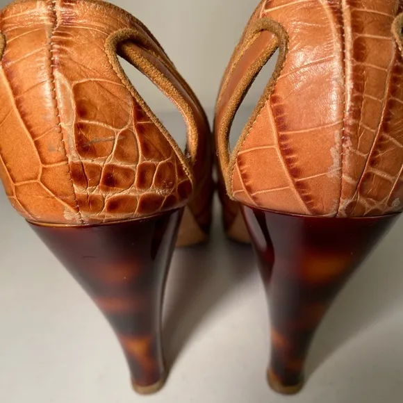Dior Croc-Embossed Leather pump w/Tortoise Shell Heel IT Size 37/US size 7