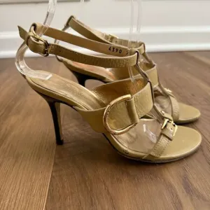 Dolce &amp; Gabbana Beige Nude Leather Buckle Details T-Strap Sandals 35 5