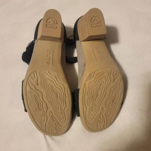 earth &quot;Ivy Seneca&quot; Stacked Heel Sandal Size 8.5